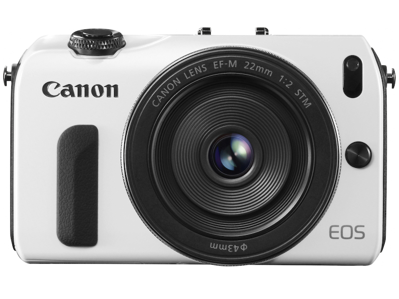 <b>EF-M 22mm F2 STMを装着</b>