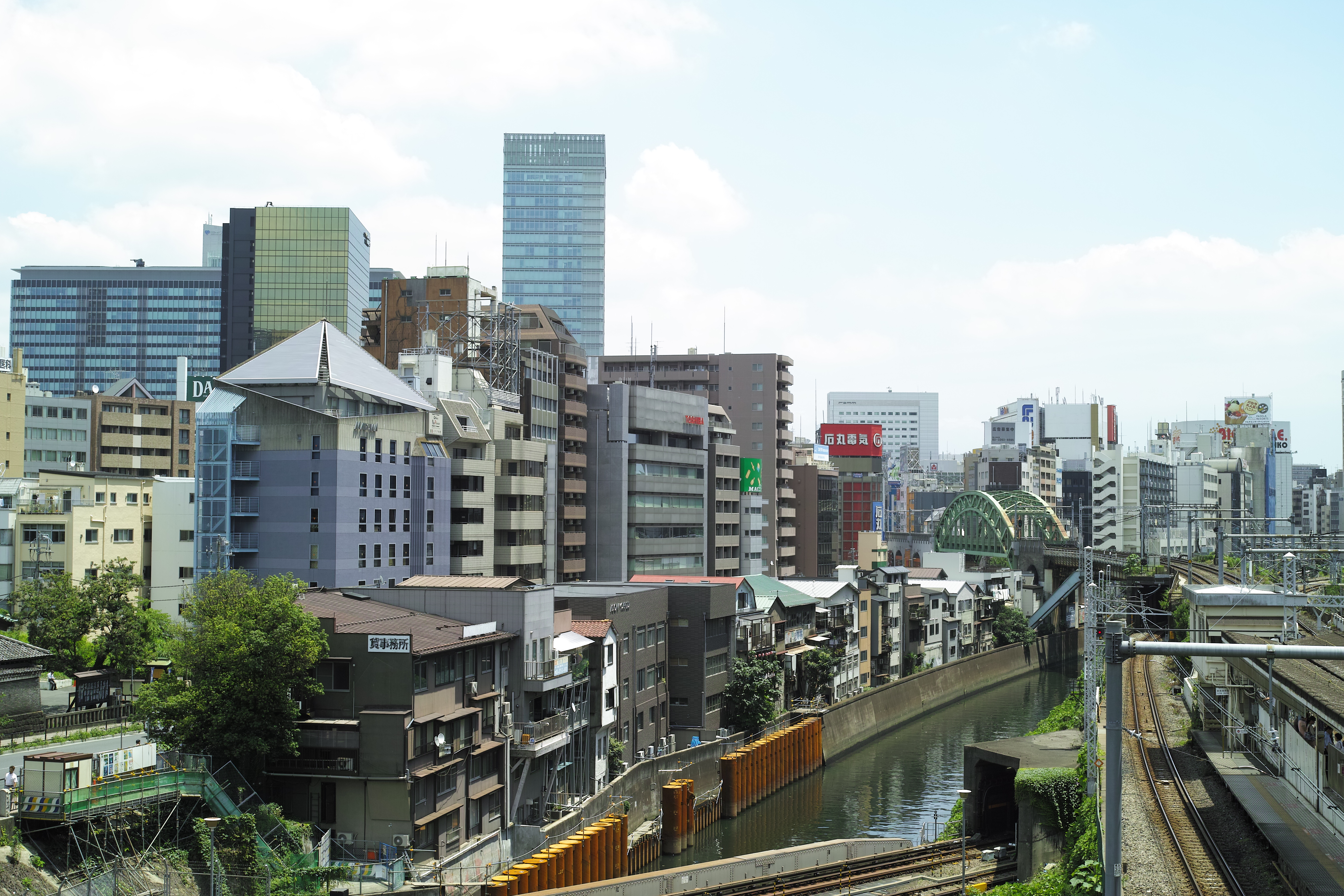 <b>DP2 Merrill / JPEG / カラーモード：スタンダード / 約7.5MB / 4,704×3,136 / 1/200秒 / F8 / +0.3EV / ISO100 / WB:オート</b>