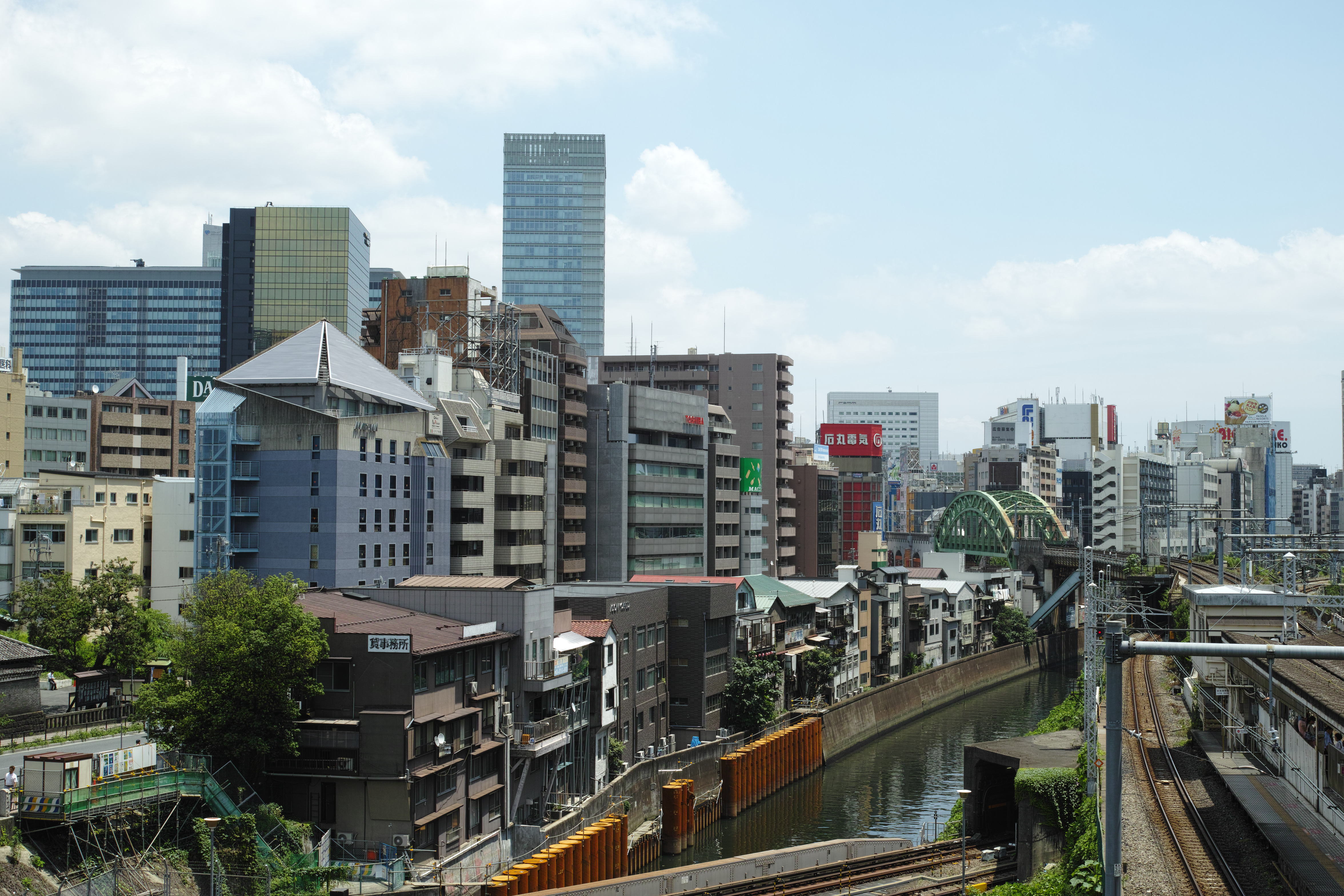 <b>DP2 Merrill / RAWからJPEGに現像 / カラーモード：スタンダード / 約5.0MB / 4,704×3,136 / 1/200秒 / F8 / +0.3EV / ISO100 / WB:オート</b>