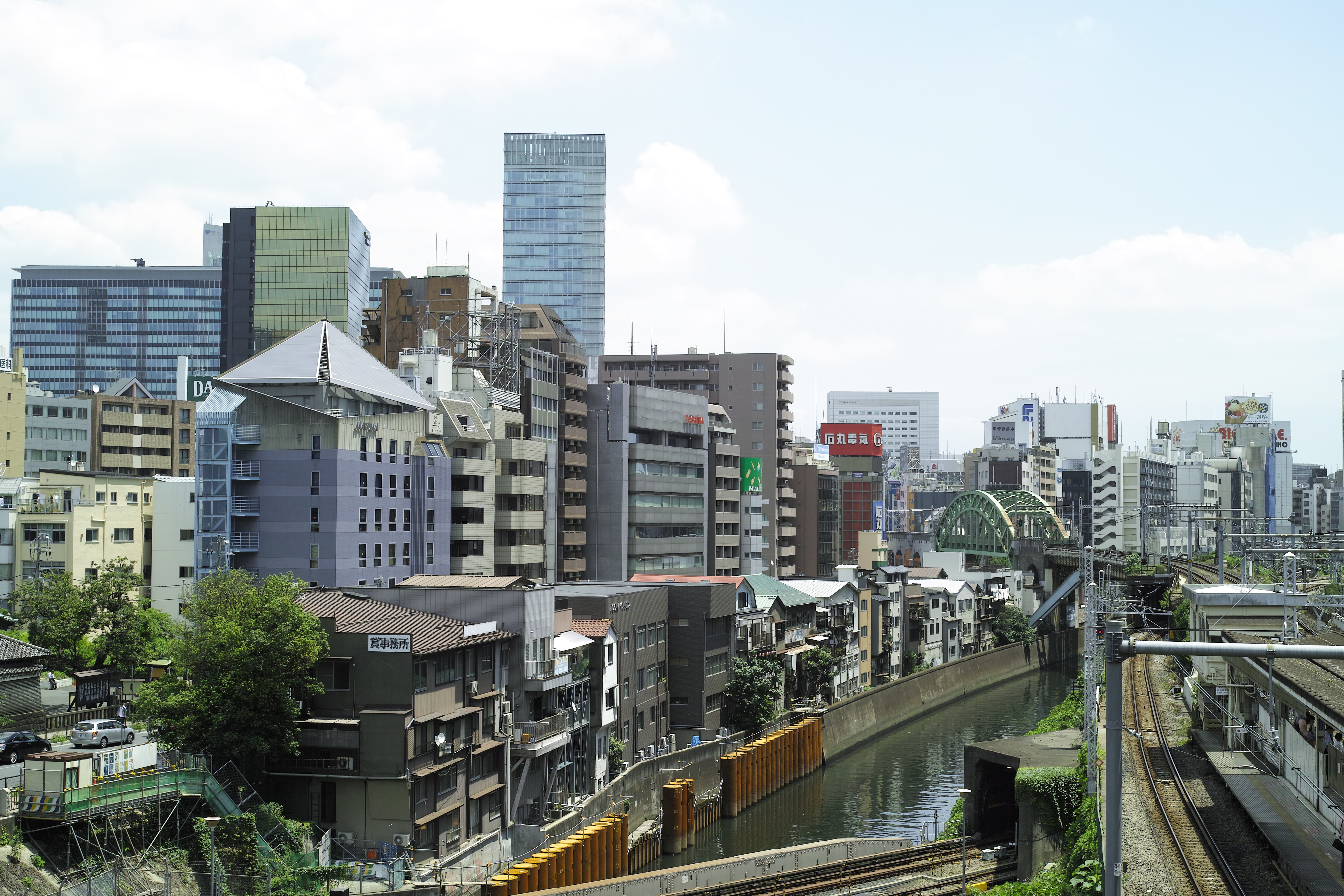 <b>DP2 Merrill / JPEG / カラーモード：ニュートラル / 約7.4MB / 4,704×3,136 / 1/200秒 / F8 / +0.3EV / ISO100 / WB:オート</b>