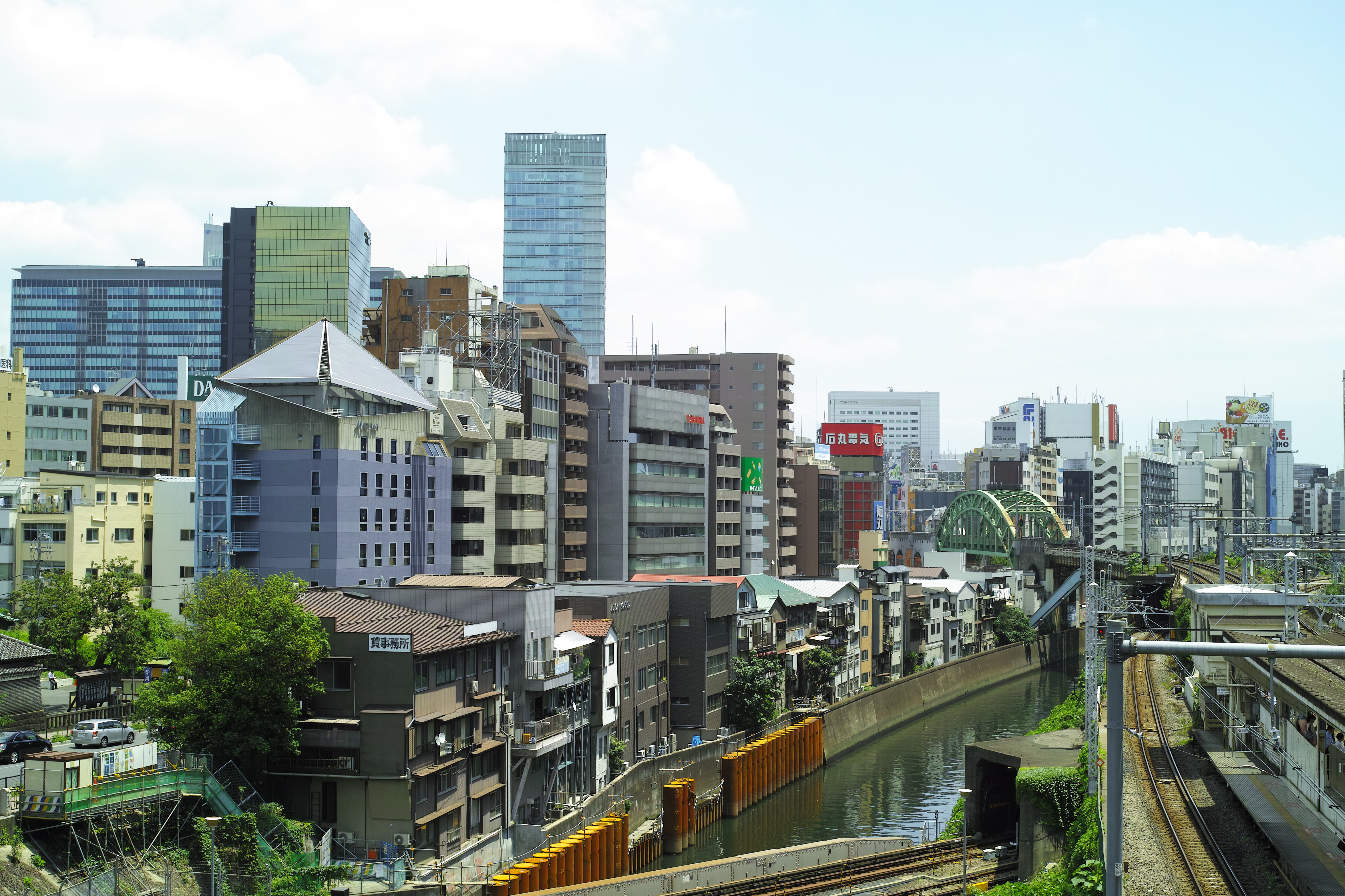 <b>DP2 Merrill / JPEG / カラーモード：風景 / 約9.6MB / 4,704×3,136 / 1/200秒 / F8 / +0.3EV / ISO100 / WB:オート</b>