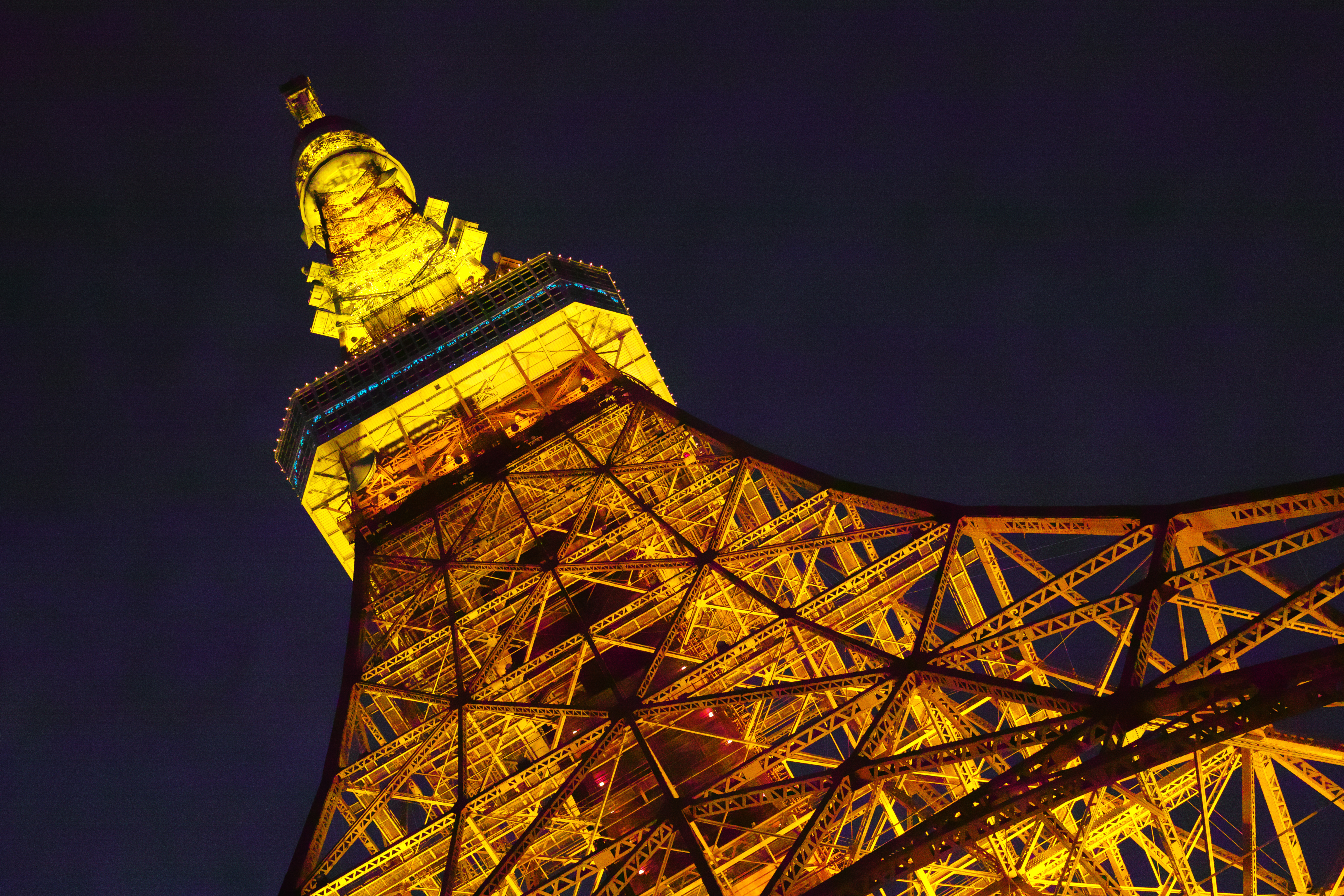 <b>DP2 Merrill / RAWからJPEGに現像 / 約8.0MB / 4,704×3,136 / 1/40秒 / F8 / 0.0EV / ISO3200 / WB:オート</b>