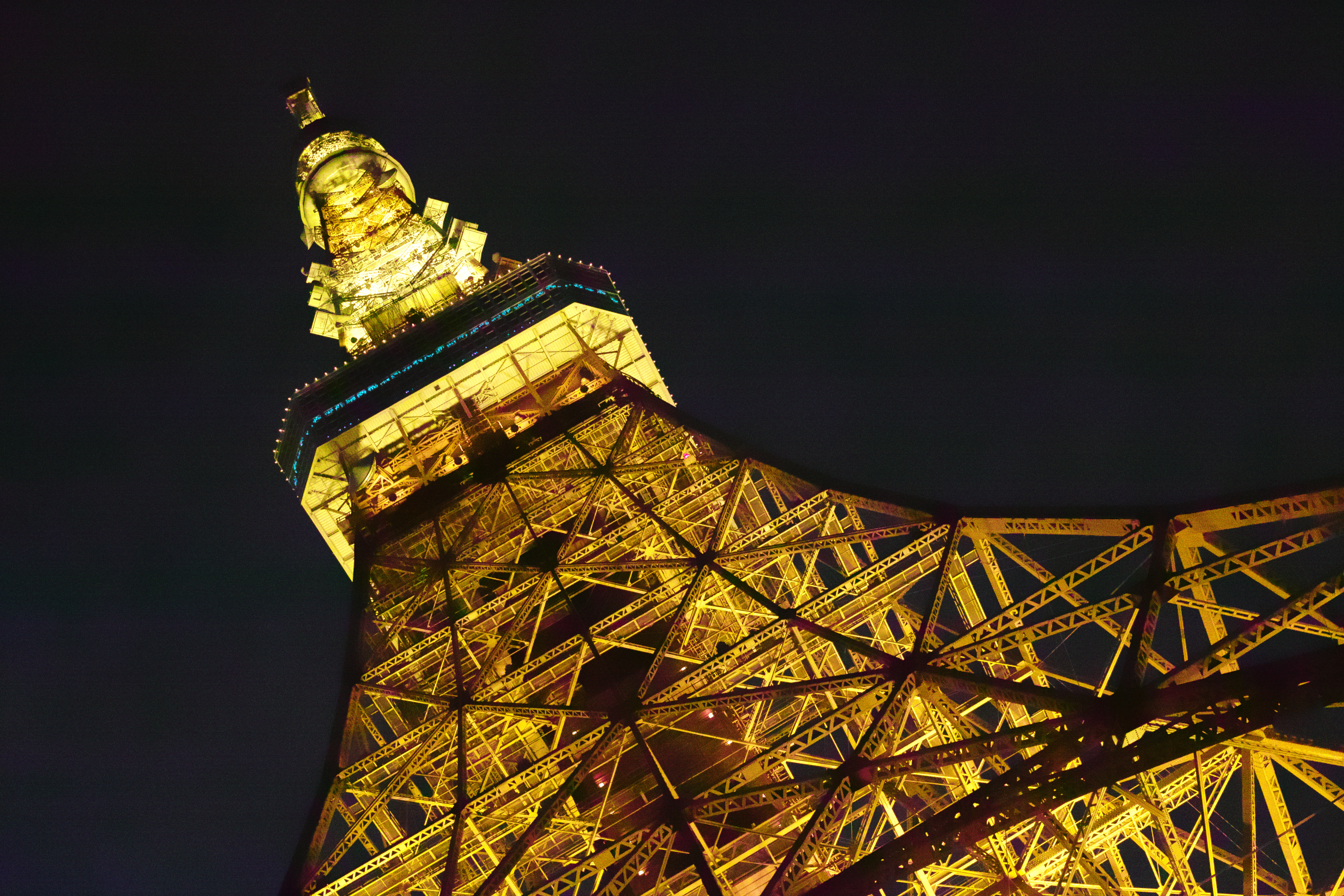 <b>DP2 Merrill / RAWからJPEGに現像 / 約9.9MB / 4,704×3,136 / 1/80秒 / F8 / 0.0EV / ISO6400 / WB:オート</b>