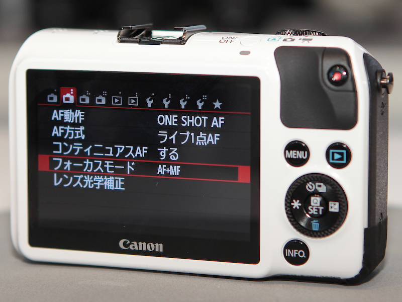 <b>EF-M 22mm F2 STMを装着</b>