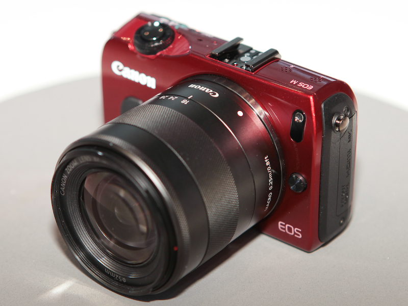 <b>EF-M 18-55mm F3.5-5.6 IS STMを装着</b>