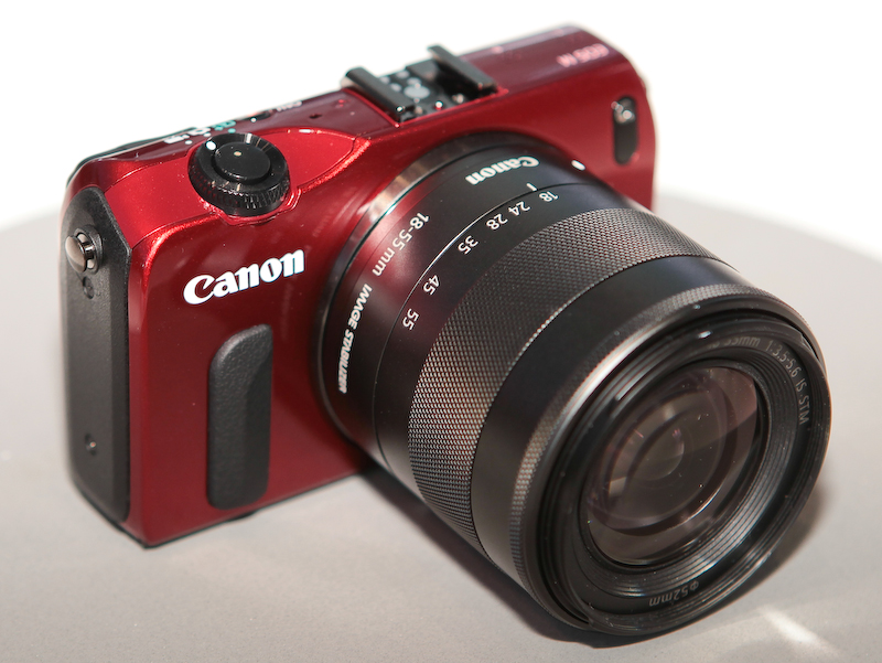 <b>EF-M 18-55mm F3.5-5.6 IS STMを装着</b>