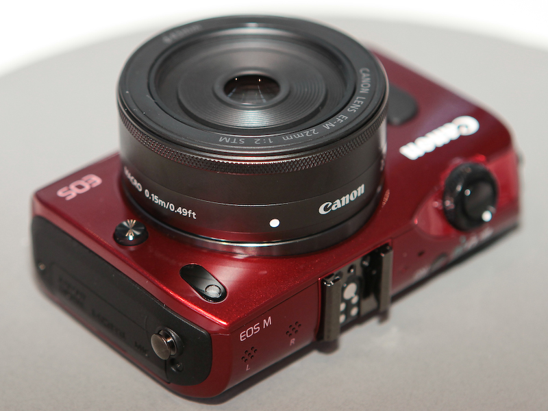 <b>EF-M 22mm F2 STMを装着</b>