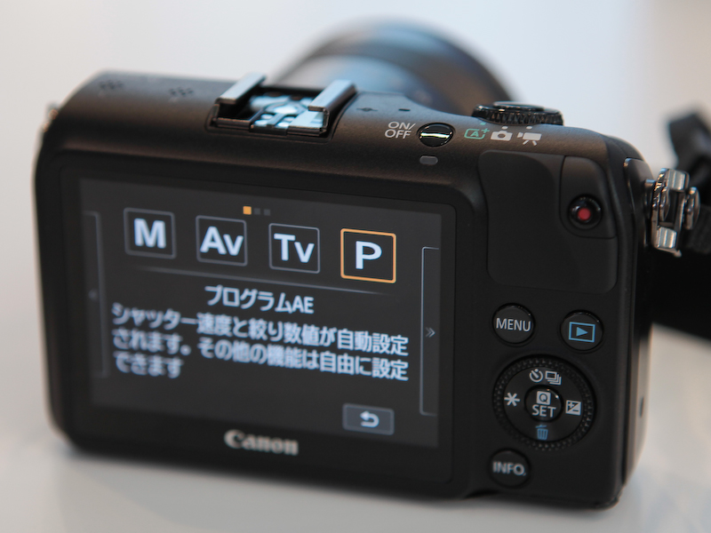 <b>マニュアル露出、絞り優先AE、シャッター優先AE、プログラムAEのモードでは、レンズを装着しなくてもシャッターを切ることができる</b>