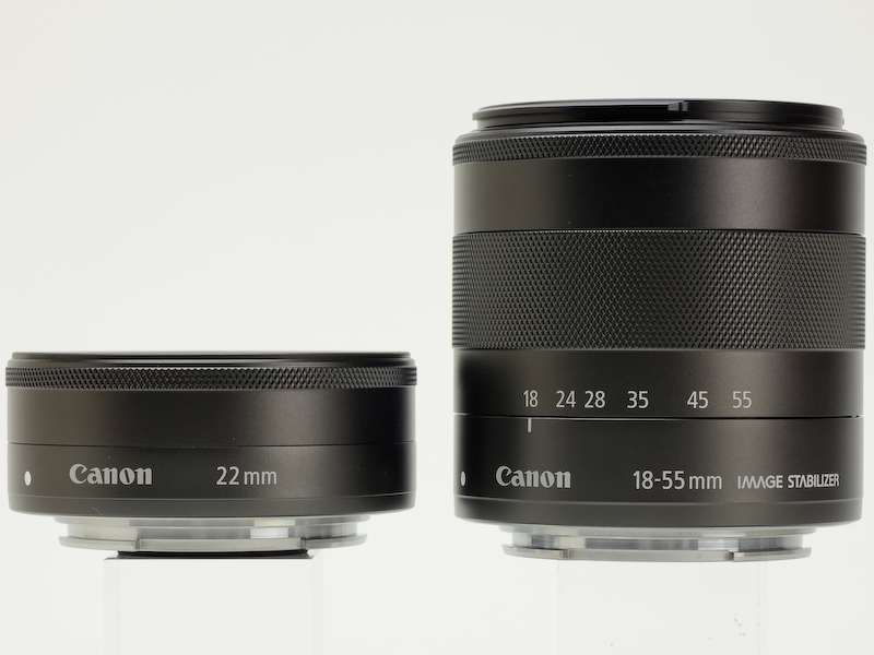 <b>EF-M 22mm F2 STM（左）とEF-M 18-55mm F3.5-5.6 IS STM（右）</b>