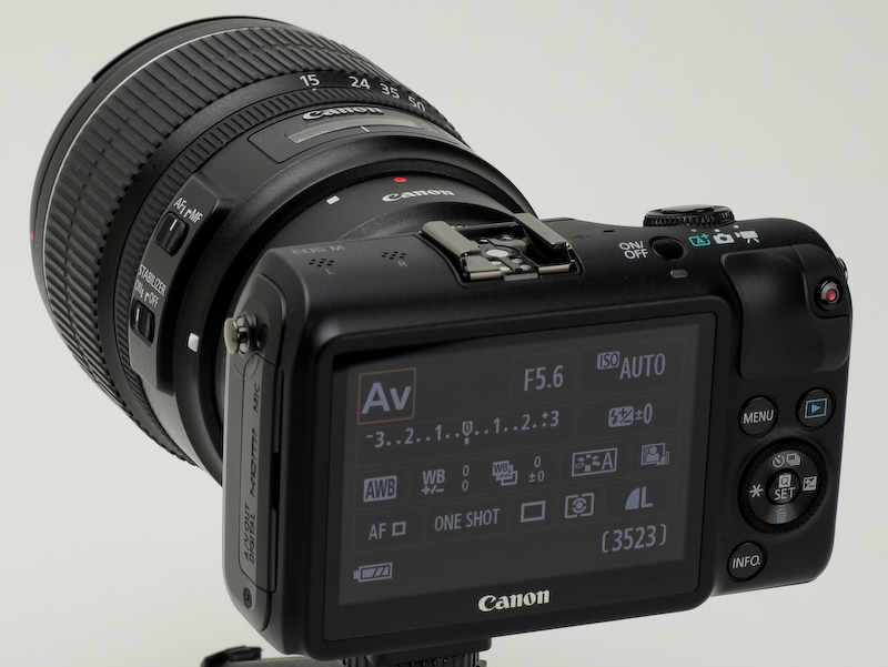 <b>EF-S 15-85mm F3.5-5.6 IS USMの装着例</b>