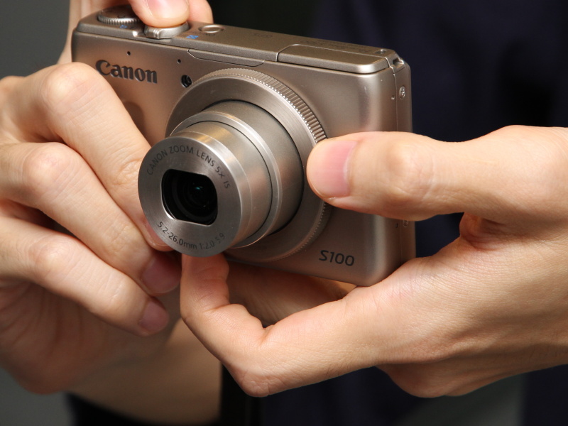 <b>コントローラーリングのコンセプト的に正しいと思われる持ち方</b>