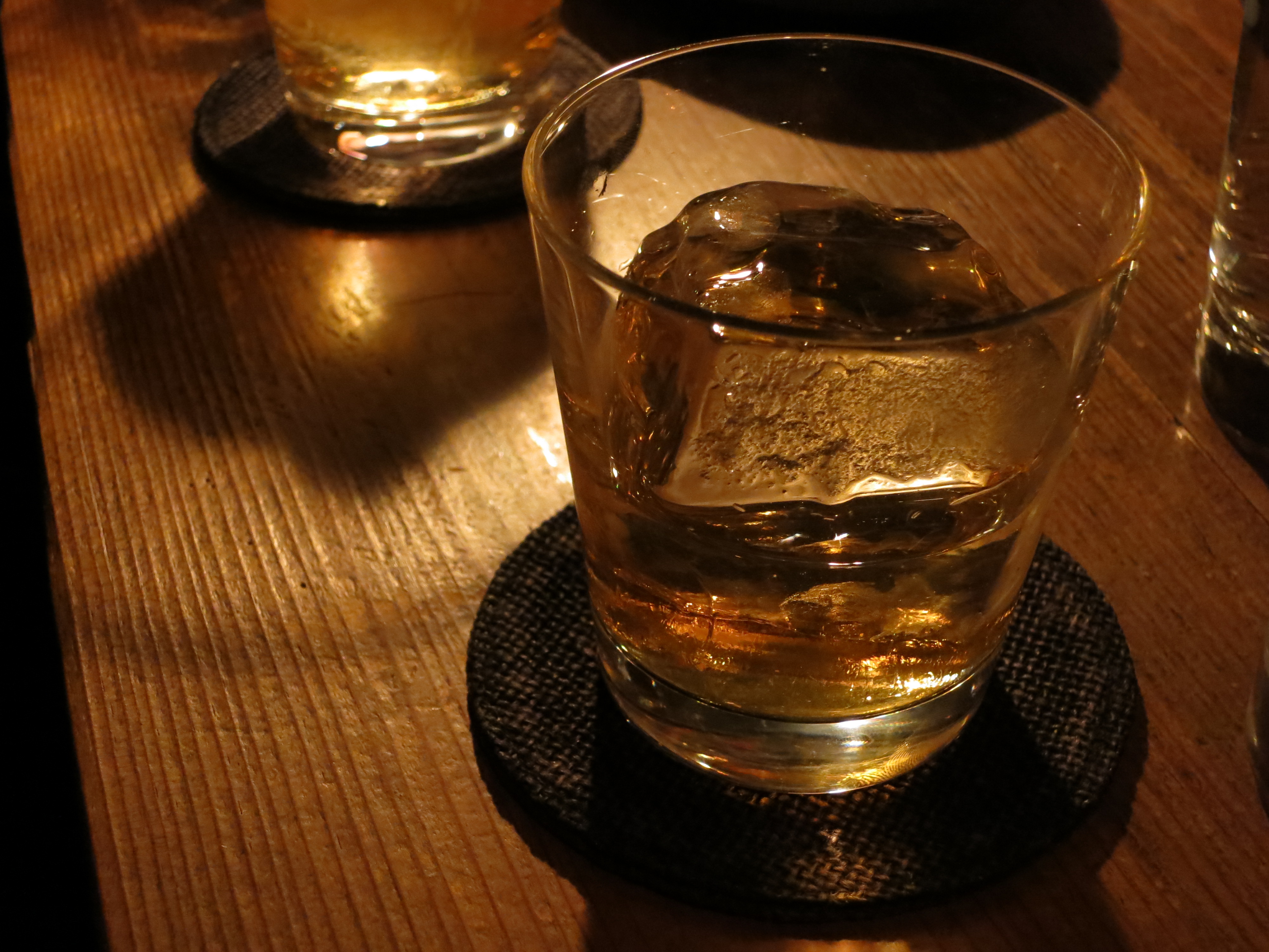 <b>PowerShot S100 / 約2.3MB / 4,000×3,000 / 1/10秒 / F4 / 0EV / ISO1600 / 11.8mm</b>