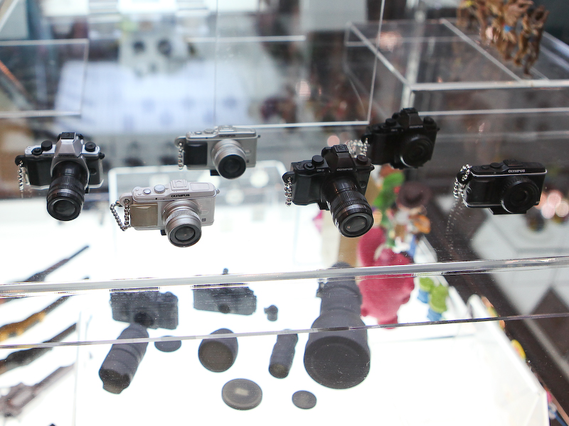 <b>いずれもボディとレンズがセットになっている。レンズは外れるので、交換して楽しむこともできる</b>