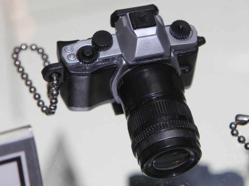 <b>E-M5（シルバー）+ M.ZUIKO DIGITAL ED 12-50mm F3.5-6.3 EZ（ブラック）</b>