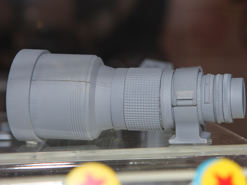 <b>こちらはレンズ単体で1つのカプセルになるという超望遠レンズ</b>