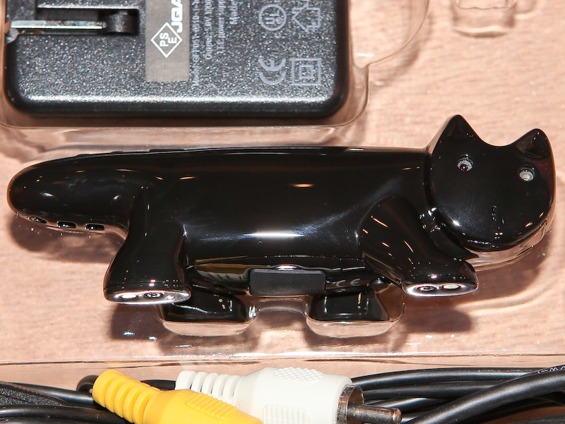 <b>こちらも模様はない。足にマグネットがあり鉄の部分に固定できる</b>