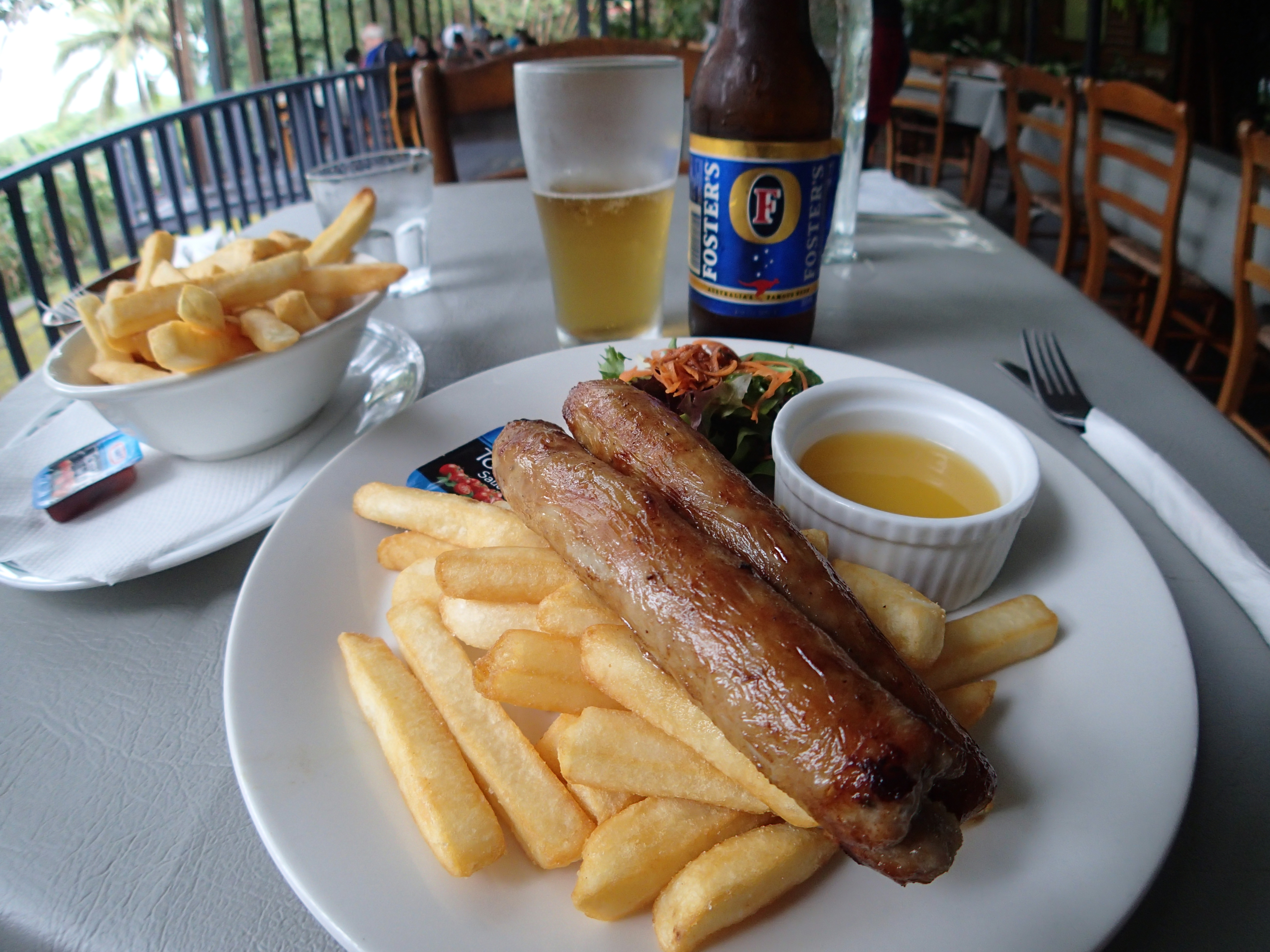 <b>キュランダのレストランで。料理を撮るときもフィッシュアイコンバーターが役立ちそう。TG-1 / 約3.8MB / 3,968×2,976 / 1/250秒 / F2 / 0.0EV / ISO200 / WB:オート / 3.3mm / フィッシュアイコンバーター装着</b>