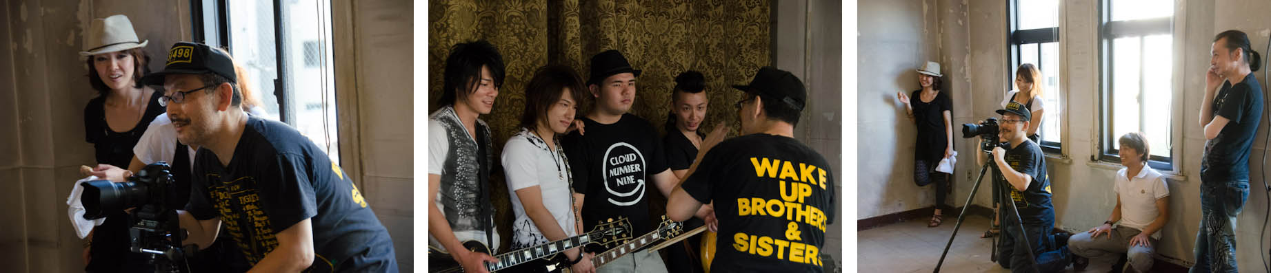 <b>昨年の夏、浅草の古いビルで行われた撮影現場へお邪魔した時の様子。クラウドナンバーナインという若手バンドの、いわゆる“アー写”（宣伝用のアーティスト写真）の撮影だった。その後、CDジャケットも撮影して発売される。詳細は記事末にて。ライティング機材はストロボの他にもタングステン光源も使用。この日の撮影機材はニコンD3S、レンズは24-70mm F2.8、70-200mm F2.8、50mm F1.4など。現在の石田さんのデジタルカメラ機材は、これらの他に最近では28mm F1.8やD800などがメインとのこと。普段はリコーGXRに、28mm F2.5、50mm F2.5が多い。</b>