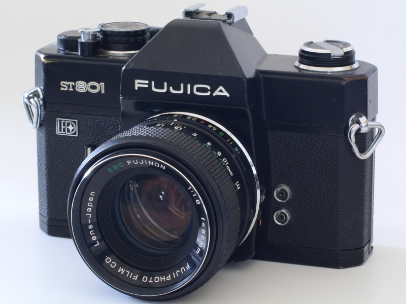 <b>フジカST801。やはりロック付きM42マウントを採用しているが、オリンパスとは互換性がない。</b>