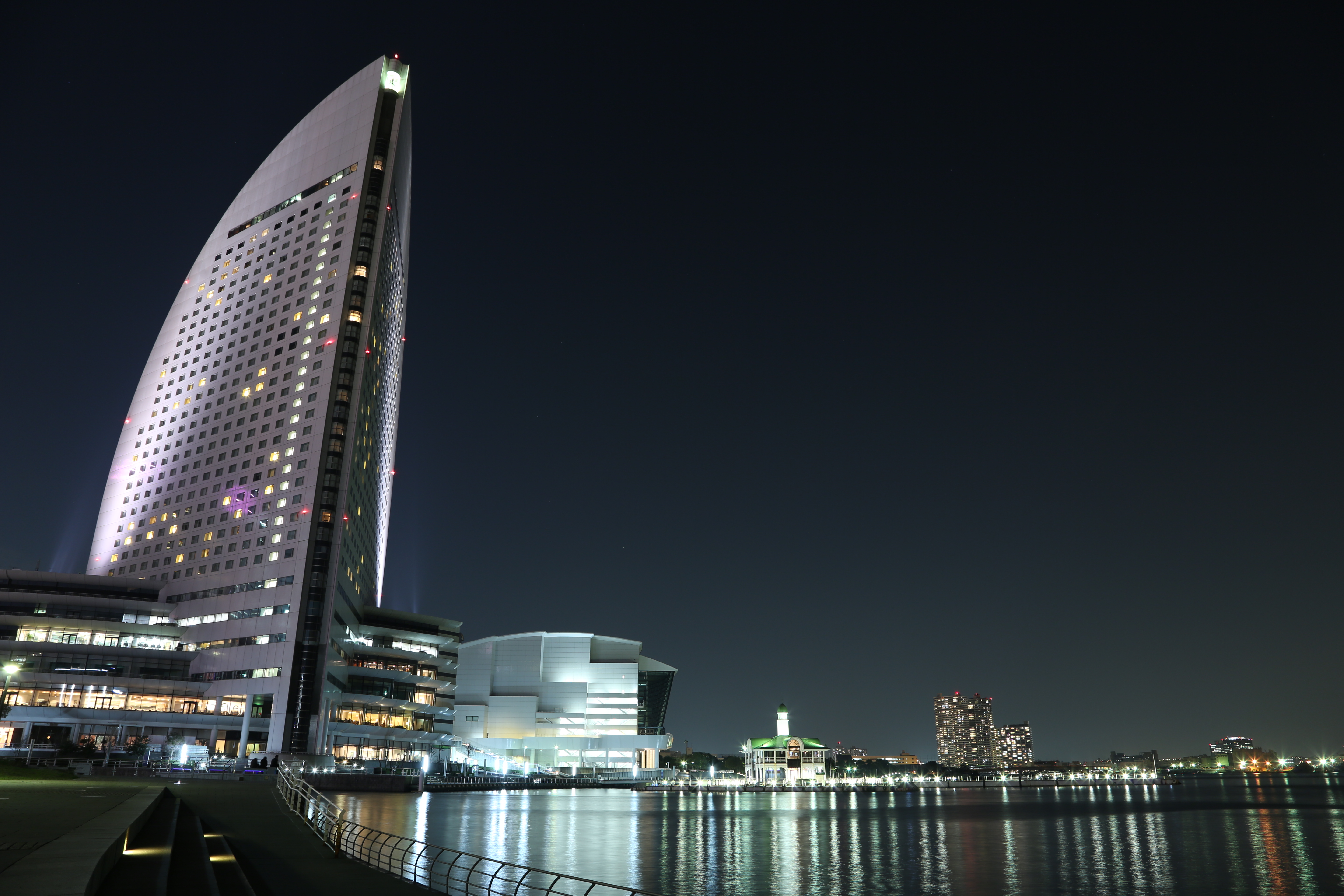 <b>EOS 5D Mark III / EF 24-105mm F4 L IS USM / 約5.1MB / 5,760×3,840 / 13秒 / F9 / -0.3EV / ISO200 / 絞り優先AE / WB：白熱電球 / 24mm</b>