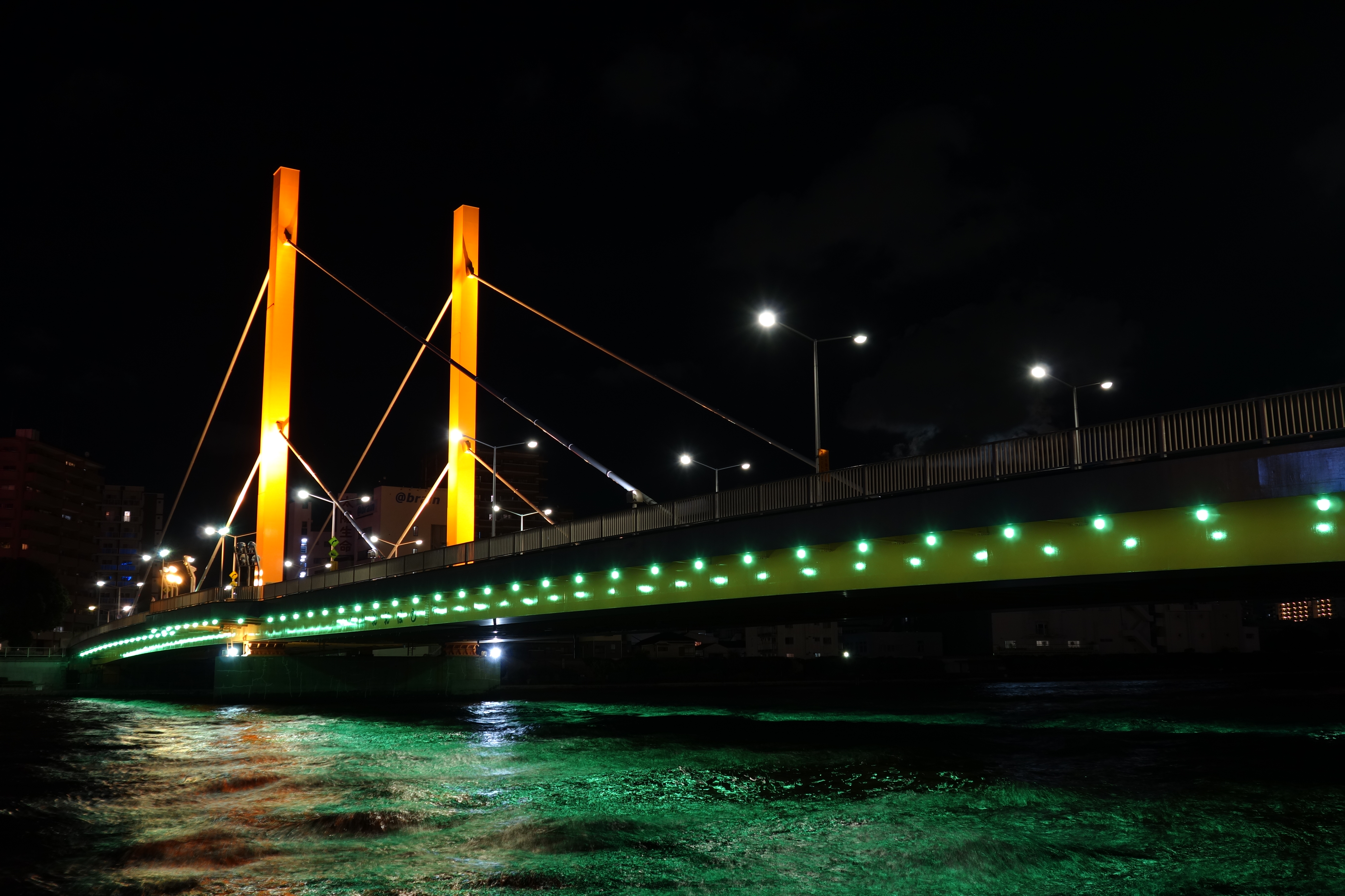 <b>DSC-RX100 / 約3.9MB / 5,472×3,648 / 1/1.6秒 / F4 / -1.0EV / ISO80（拡張感度） / WB:オート / 13mm</b>