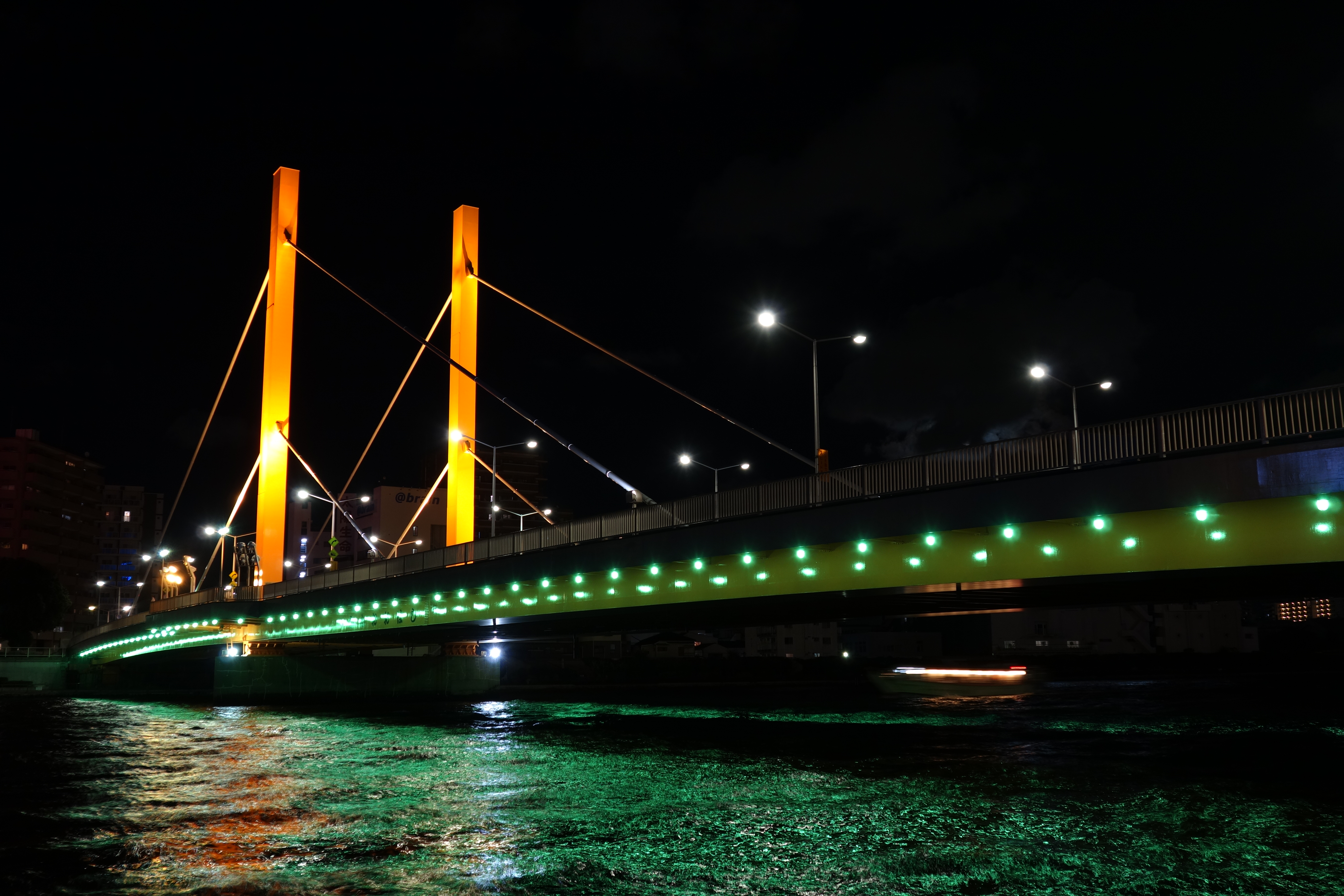 <b>DSC-RX100 / 約4.4MB / 5,472×3,648 / 1/2.5秒 / F4 / -1.0EV / ISO100（拡張感度） / WB:オート / 13mm</b>