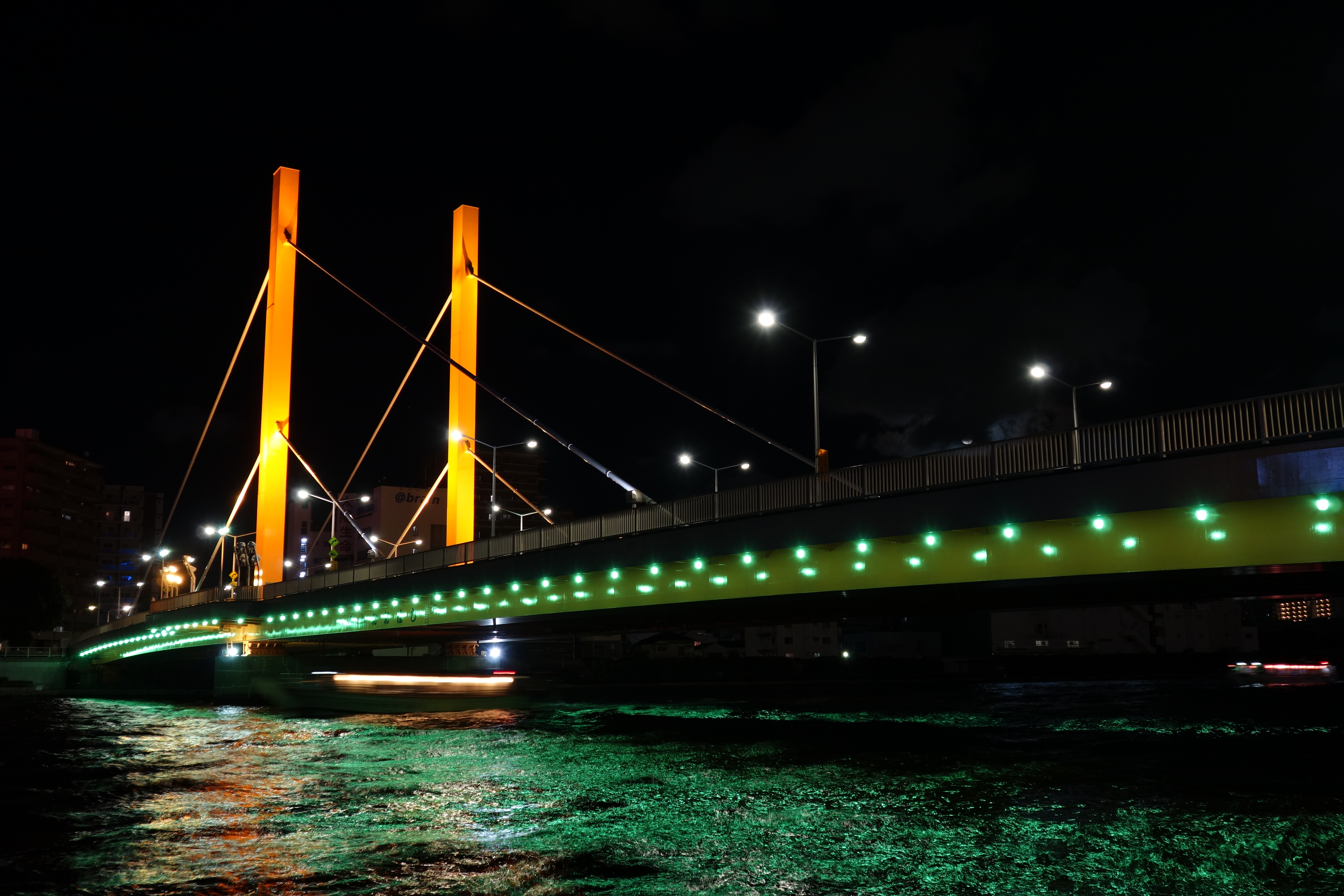 <b>DSC-RX100 / 約4.5MB / 5,472×3,648 / 1/3秒 / F4 / -1.0EV / ISO125 / WB:オート / 13mm</b>