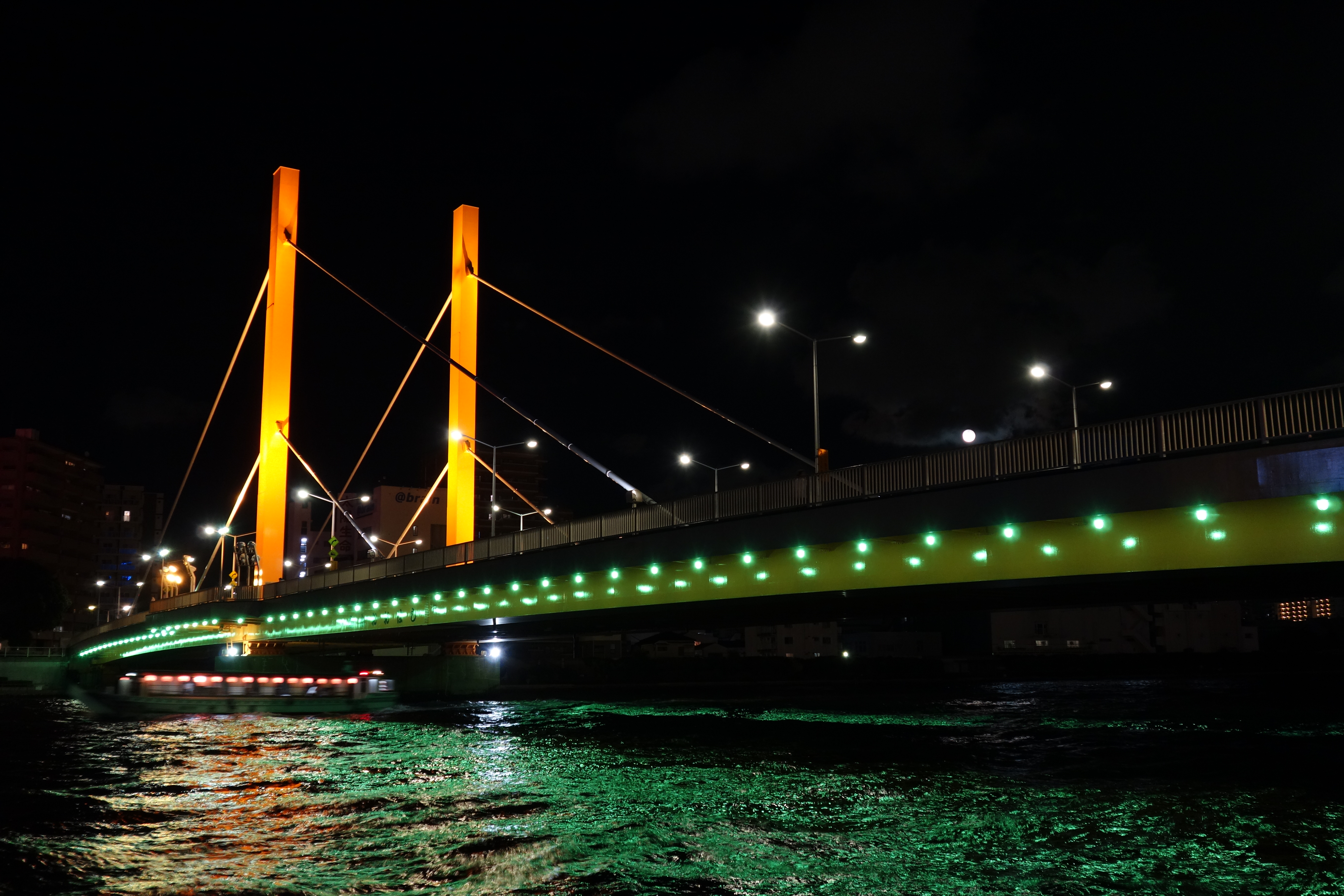 <b>DSC-RX100 / 約4.7MB / 5,472×3,648 / 1/10秒 / F4 / -1.0EV / ISO400 / WB:オート / 13mm</b>