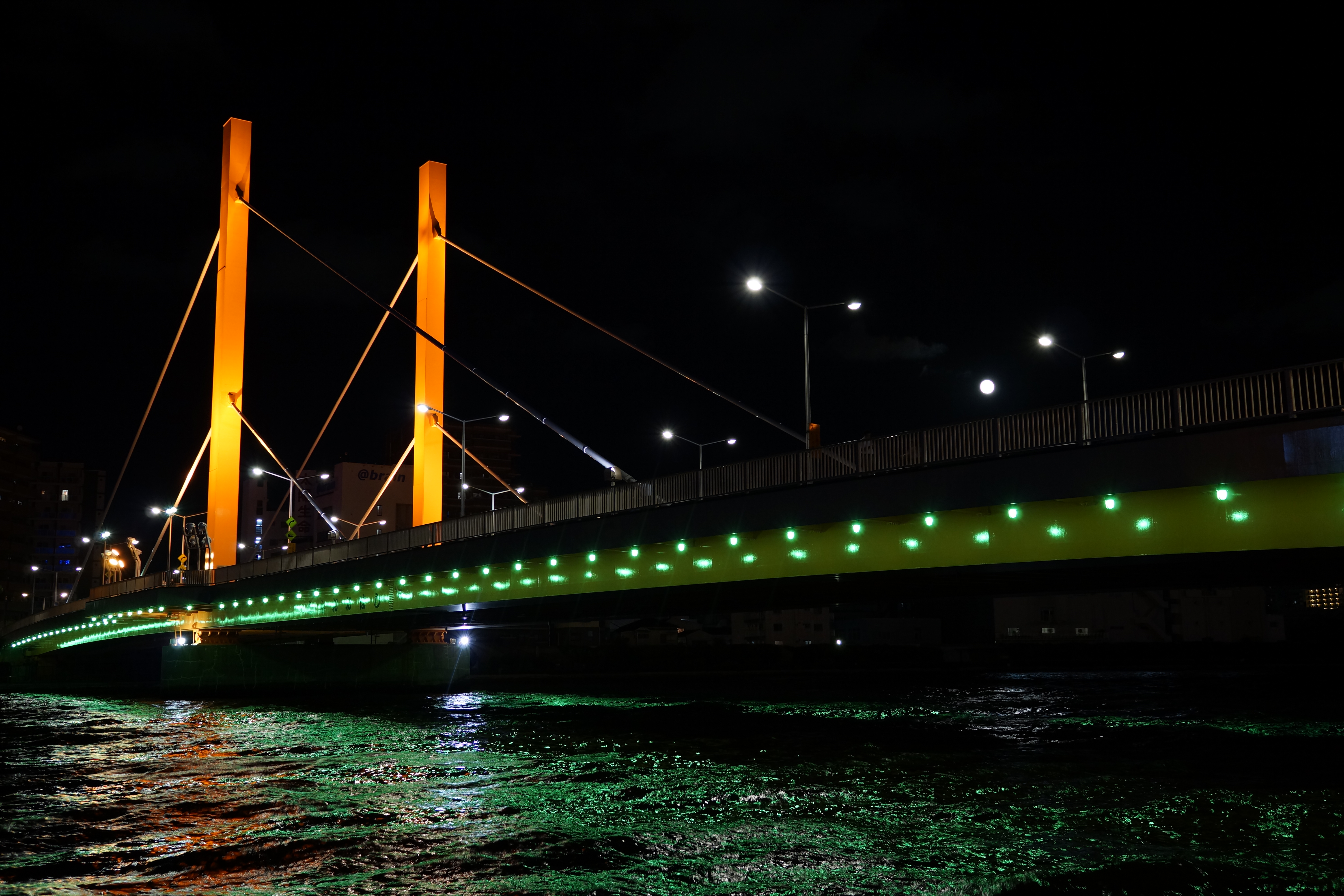 <b>NEX-7 / Sonnar T* E 24mm F1.8 ZA / 約5.0MB / 6,000×4,000 / 1/13秒 / F4 / -1.0EV / ISO400 / WB:オート / 24mm</b>