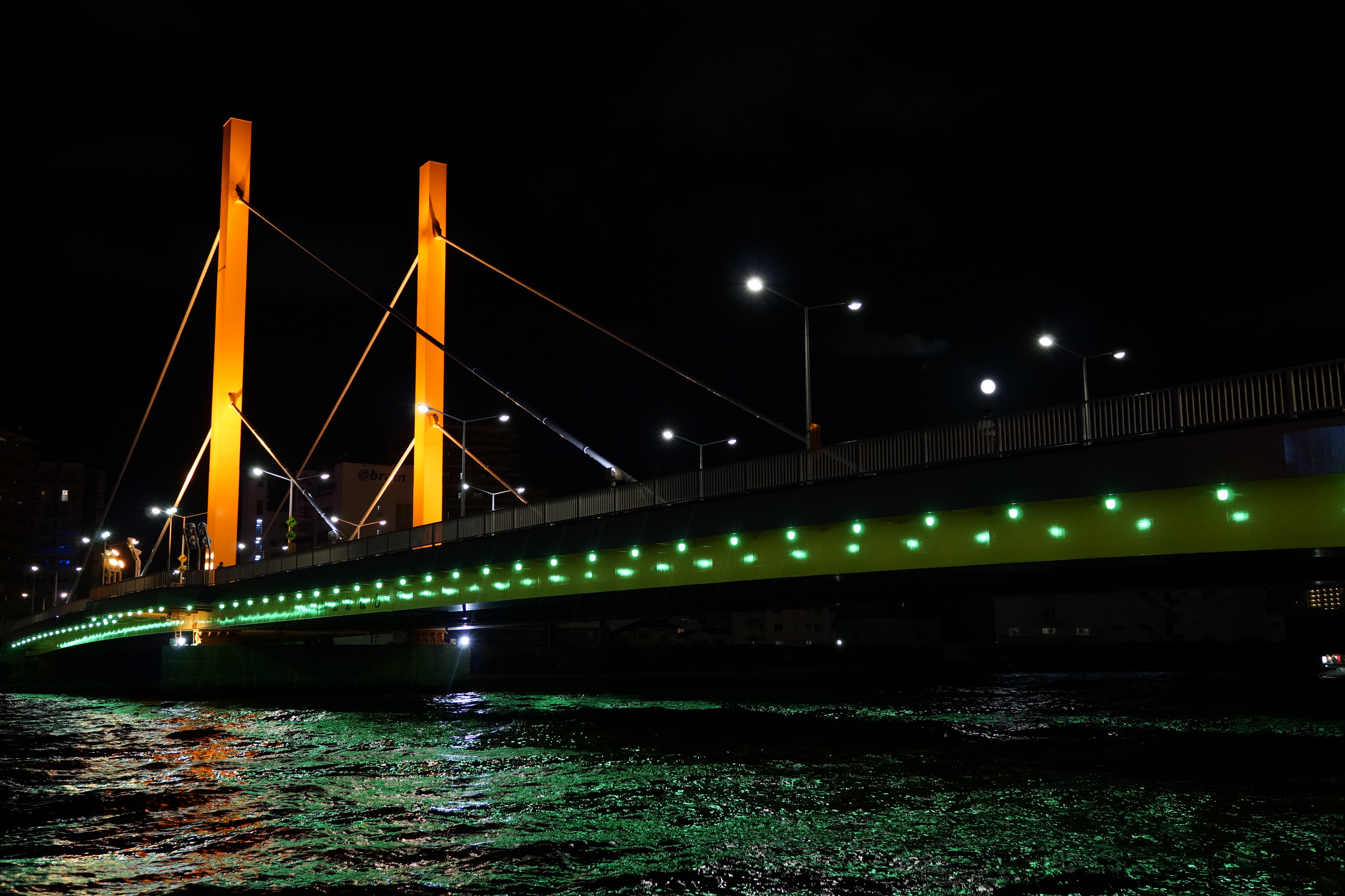 <b>NEX-7 / Sonnar T* E 24mm F1.8 ZA / 約5.2MB / 6,000×4,000 / 1/25秒 / F4 / -1.0EV / ISO800 / WB:オート / 24mm</b>