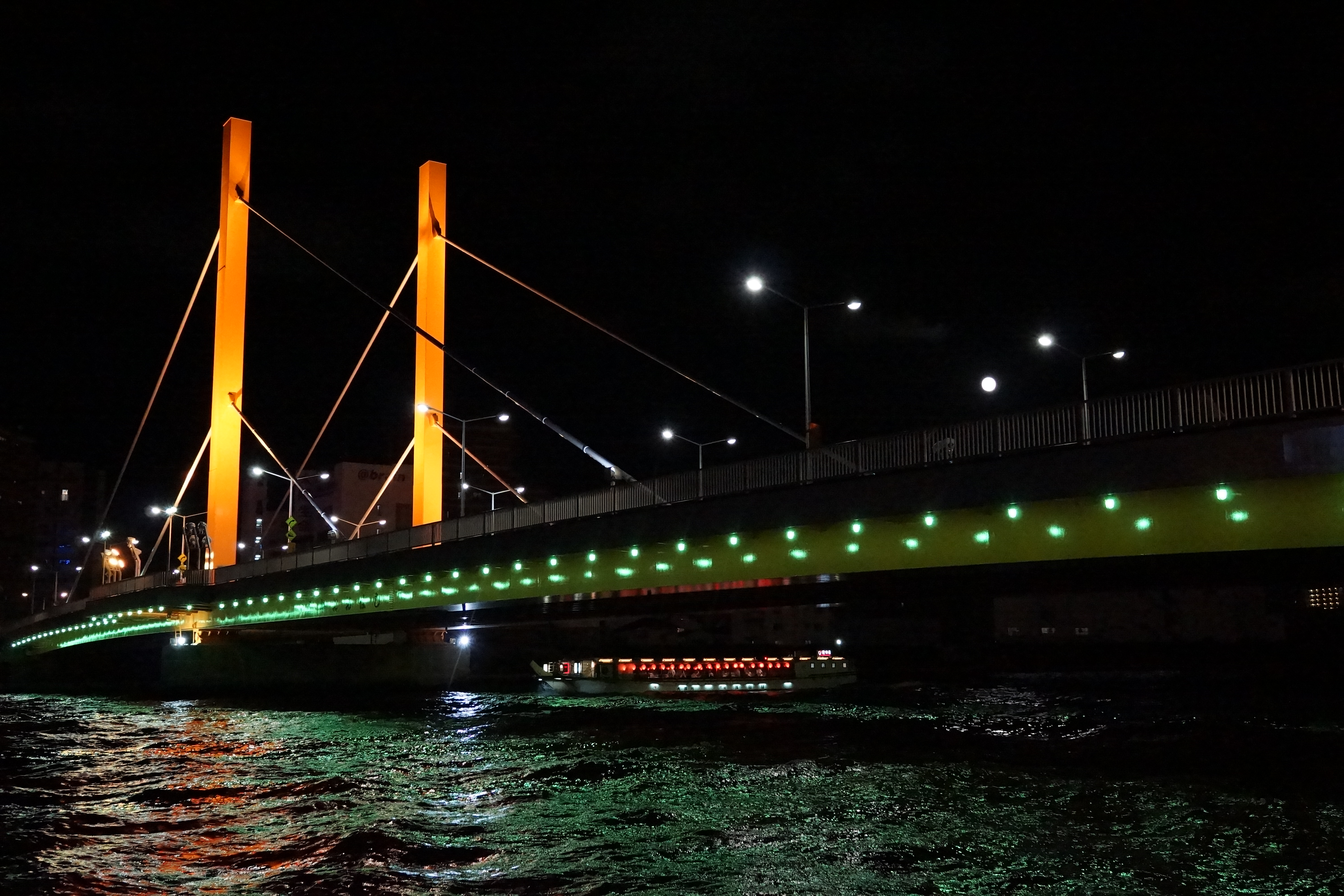 <b>NEX-7 / Sonnar T* E 24mm F1.8 ZA / 約6.7MB / 6,000×4,000 / 1/250秒 / F4 / -1.0EV / ISO6400 / WB:オート / 24mm</b>