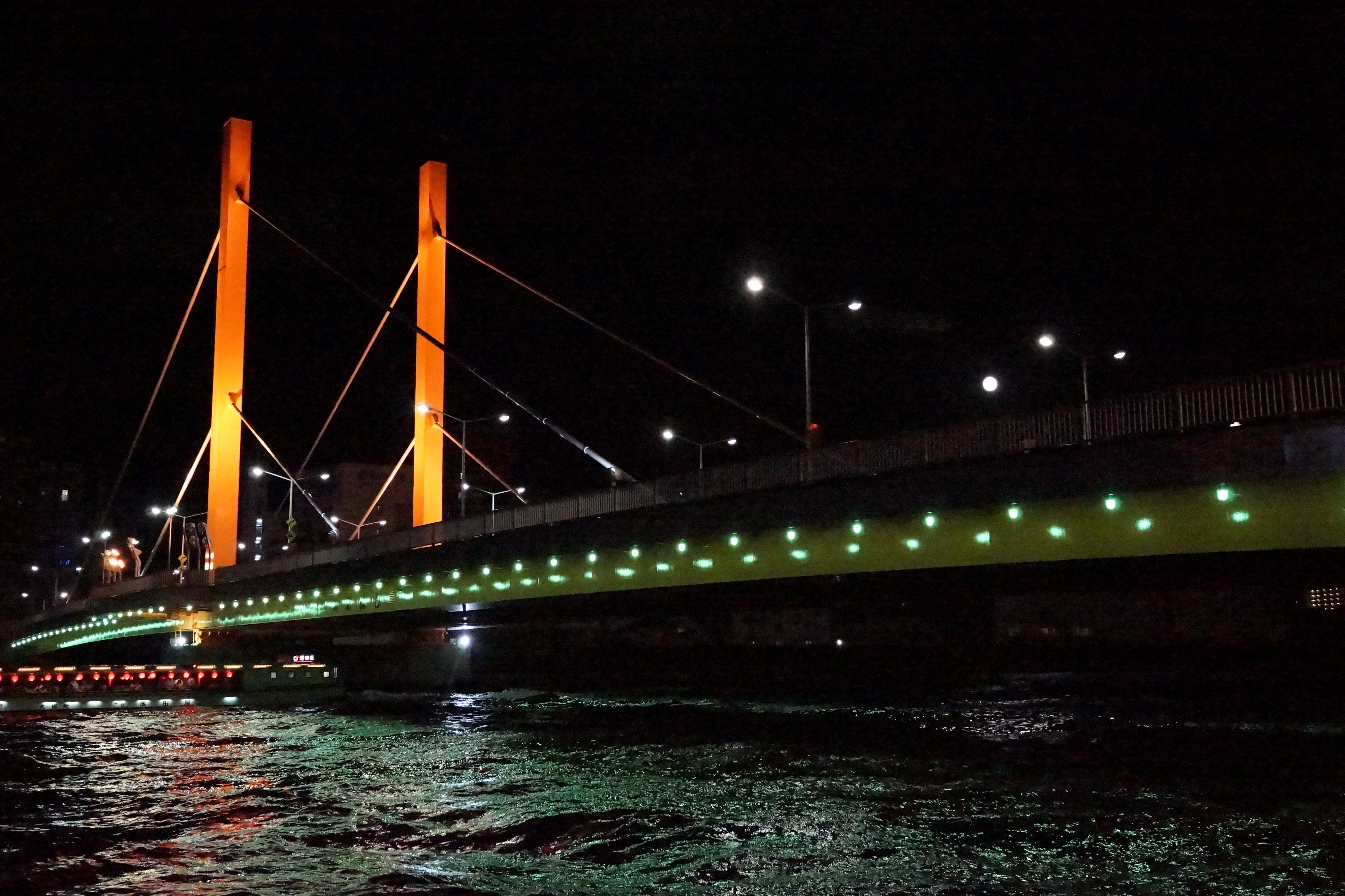 <b>NEX-7 / Sonnar T* E 24mm F1.8 ZA / 約8.0MB / 6,000×4,000 / 1/500秒 / F4 / -1.0EV / ISO16000 / WB:オート / 24mm</b>