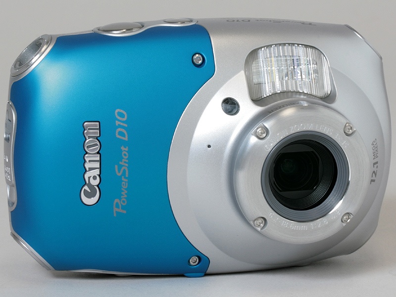 <b>前モデルのPowerShot D10（2009年4月発売）</b>