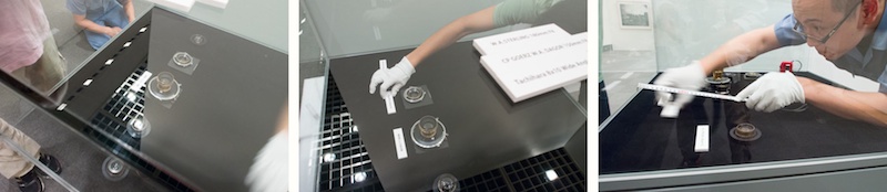 <b>東京都写真美術館で現在開催中の田村彰英写真展「夢の光・Light of Dreams」。展覧会の前日、作品展の搬入、展示の現場を取材させていただいた。ボクが現場へ入った時には額装された作品の搬入そのものは終わっていて、展示位置の調整やライティングの設定などの作業中だった。展示や照明にはそれぞれ専門の業者さんたちが大勢いて、テキパキ正確に進んでいった。展覧会の設営風景を取材に来たはずだが、上質な職人芸をみせてもらった気分でうれしくなってしまった(笑)。今回の展覧会は田村さんのデビューからの作品の歴史を辿る展示だが、写真作品だけではなく田村さんのコレクションでもあり、実際の「赤陽」シリーズの撮影にも使われた8×10カメラやオールド・レンズも展示されている。また短い映像作品もあるので、いろんな側面から楽しめるようになっている。</b>