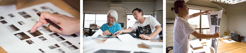 <b>5月後半の某日。青山にある町口さんのデザイン事務所、マッチ&カンパニーにて。今回の作品展と併せて発売する写真集の打合せが大詰めになっている所へお邪魔した。ブックデザインは超売れっ子デザイナーの町口覚さん。田村さんは過去の写真集でも町口兄弟、そして町口さんのお父さまにも依頼されているとのこと。今回の展覧会全体の責任者である東京都写真美術館の関次さん、写真集発行元の日本カメラ前田編集長をはじめ10人くらいでの打合せやチェック。紙やインクの種類などにも細心の注意をはらって計算されている。見本のゲラ刷りを拝見したが素人目にも良い感じに仕上がりそうだった。もちろん現在はちゃんと製本され完成されたものが発売されている。</b>