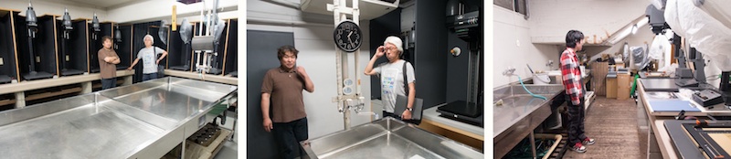 <b>田村さんは出身校でもある、古巣の東京綜合写真専門学校で学生たちの授業を受け持っている。名前には東京が付いているけど、なぜか日吉にある、写真界では通称「ヒヨシの学校」と呼ばれている、戦後日本の写真界に貢献した重森弘淹さんが作った学校で、昔から数々の有名写真作家やカメラマンを輩出してきた。生徒が入れ替わって、昼夜2部を教える日もある。この日は午後からの授業を田村さんが電車の改札を出てくるところから待ち構えて同行させてもらった。授業風景を取材していると、学校の広報用に逆取材を受けてしまいました（笑）</b>