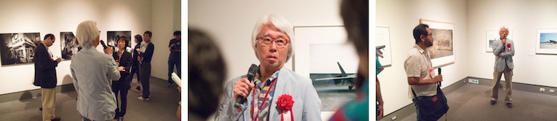 <b>写真展初日の内覧会では学芸員の方と田村さんが直接作品についての説明をしていき、参加者からの質問に答えるという場面も。</b>