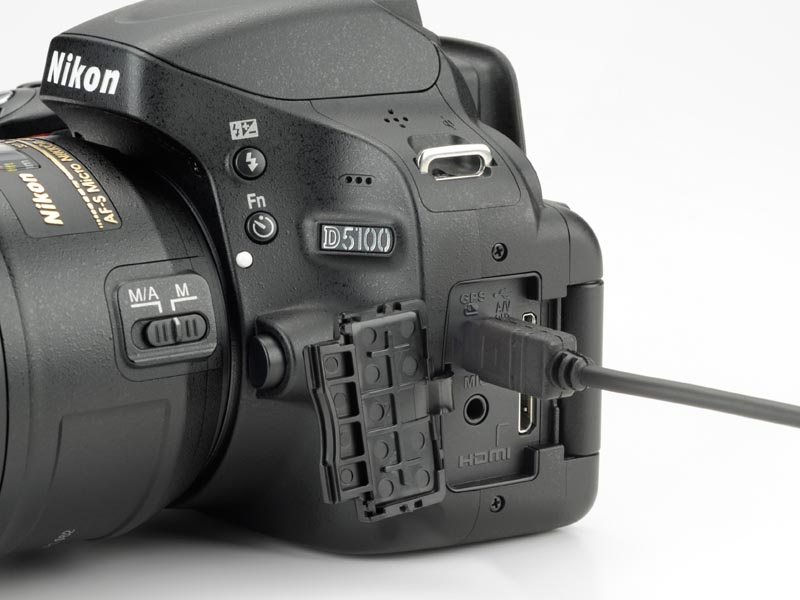 <b>D5100に接続した状態</b>