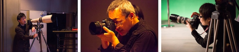 <b>雑誌「遊」の工作舎や編集工学研究所で知られる、編集者で作家の松岡正剛さん主宰の「連塾」という10年間続いてきた大きなトーク・ライブ・イベントの最終回のリハーサル。青山スパイラルホールにて。毎回、各界のさまざまなゲストを迎えて松岡さんと語るというイベントで、今回はYohji YamamotoやY'sのブランドで世界的に知られるファッション・デザイナーの山本耀司さんと、いろんな歴史上の人物になるセルフ・ポートレートのシリーズ等で有名な現代美術アーティストの森村泰昌さんを迎えてのコーナーライブもありで、トータルは数時間におよぶ長いステージだった。初回から今回まで、ずっと中道さんたちナカサ＆パートナーズで撮影を担当してきているものだ。遠くから600mmの超望遠レンズやステージ近くからワイドなど数名のスタッフとともに、中道さんが中心になって撮影がされていた。松岡正剛さんの本は高校生の頃から読ませてもらっていたし、山本耀司さんの洋服は無理して購入して昔から何着も持っているし、森村さん作品は本当にスゴイと思っているし、とにかく大ファンなので中道さんの取材で行っているのにすごく緊張してしまった（笑）</b>