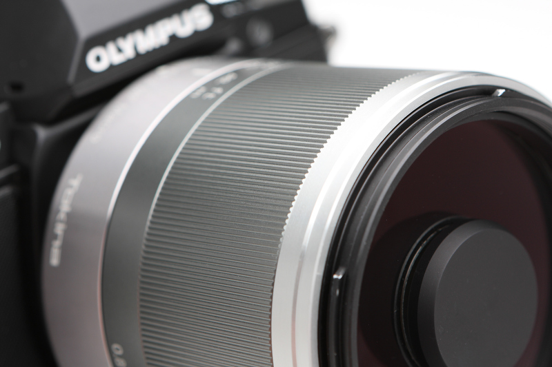 <b>丁寧な加工によるローレットはクラス以上の仕上がりだ。フォーカシング時の感触も上々で、ヘリコイドのトルク感とともに操作性はたいへんよい。</b>