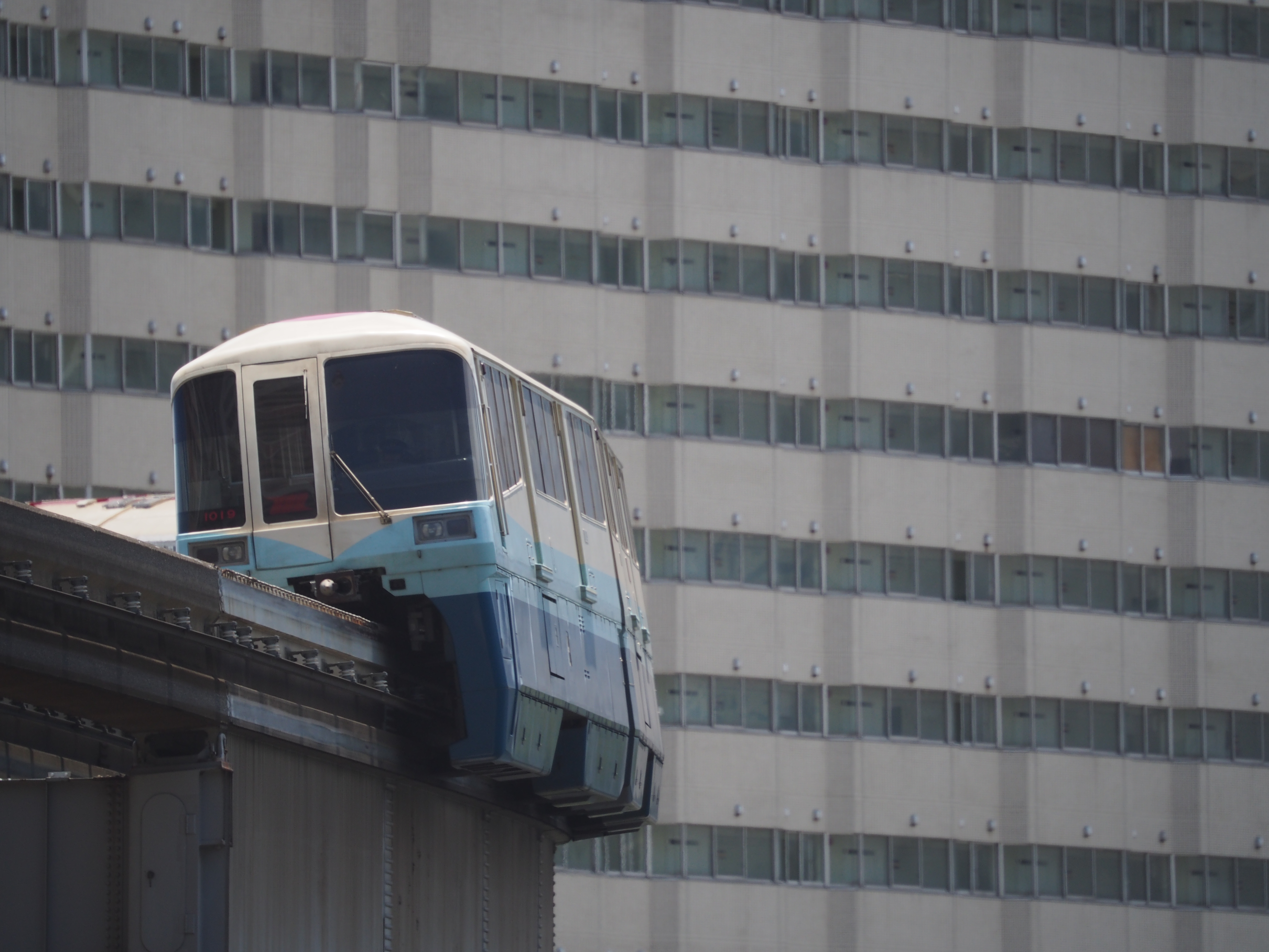 <b>MFであるため動いている被写体は不得手とするが、置きピンなら十分楽しめる。狭い画角ゆえ大胆なアングルで被写体を切り取ることも可能だ。E-M5 / Reflex 300mm F6.3 MF MACRO / 約7.4MB / 4,608×3,456 / 1/320秒 / F6.3 / 0.0EV / ISO250 / WB:オート</b>