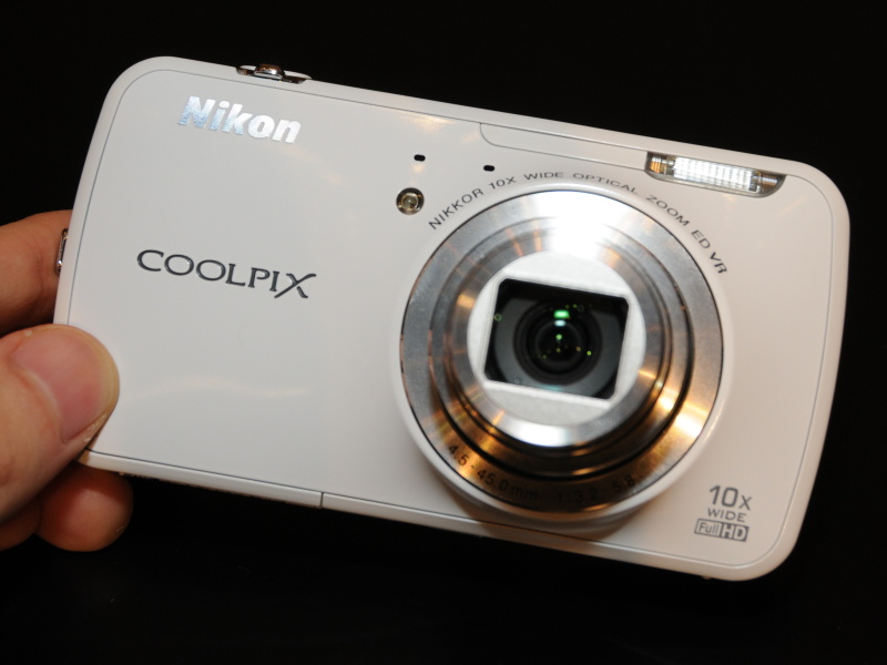 <b>COOLPIX S800c</b>