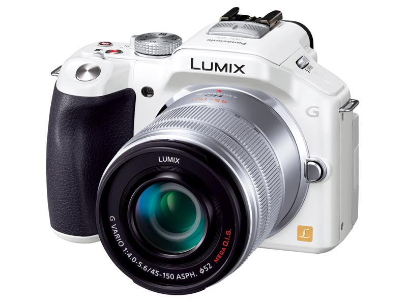 <b>LUMIX G VARIO 45-150mm F4-5.6 ASPH. MEGA O.I.S.を装着</b>