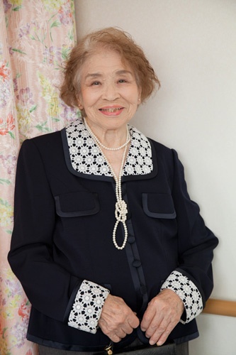 <b>(c) NOMURA SAKIKO</b>