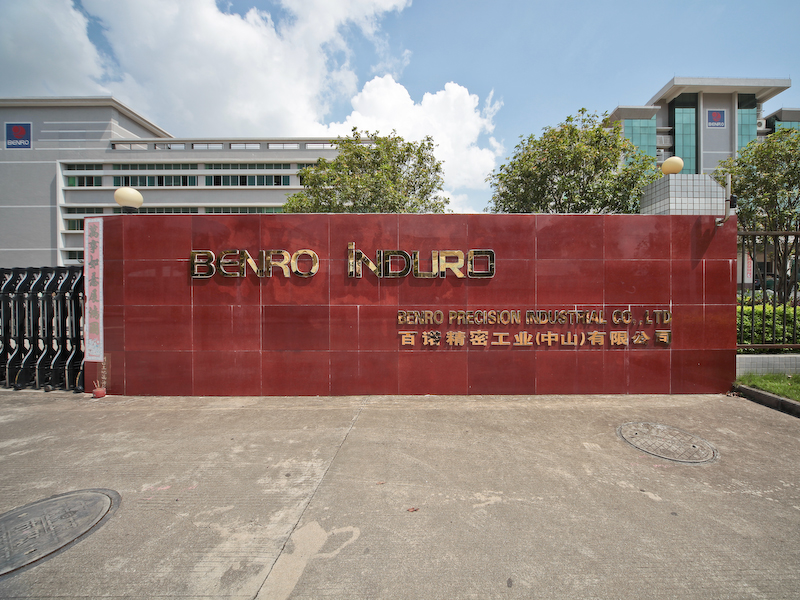 <b>工場の入り口には“BENRO”と“INDURO”が併記されている</b>