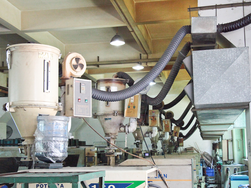 <b>先ほどの原料は上部から供給する</b>