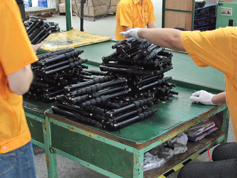 <b>完成品が次々と積み上がる</b>