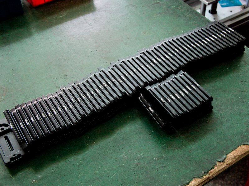 <b>ロゴが入って完成したシュー</b>