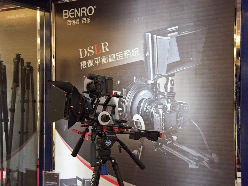 <b>近頃は、プロ向けの動画撮影用アクセサリーも手がける</b>