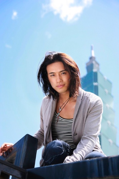 <b>斎藤工　(c) 山岸伸</b>